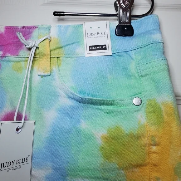 NWT Judy Blue Tie Dye Shorts Size Large - Picture 2 of 8
